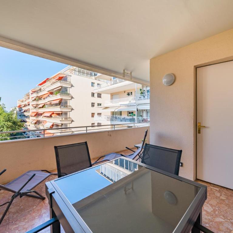 Studio rénové avec grande terrasse - Climatisation - Aperçu mer - Appartement avec Terrasse - 8