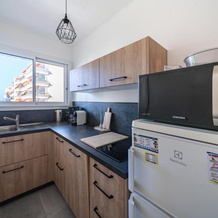 Studio rénové avec grande terrasse - Climatisation - Aperçu mer - Appartement avec Terrasse - 3