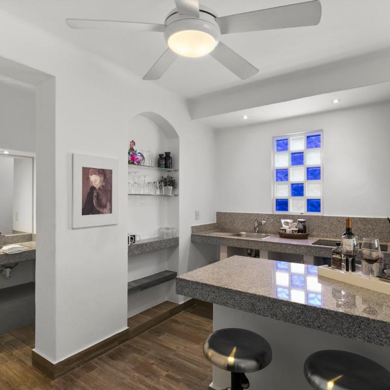 Casa Tortugas Boutique Hotel - A Hidden Gem in Cancun - Studio Suite - Street View - 2