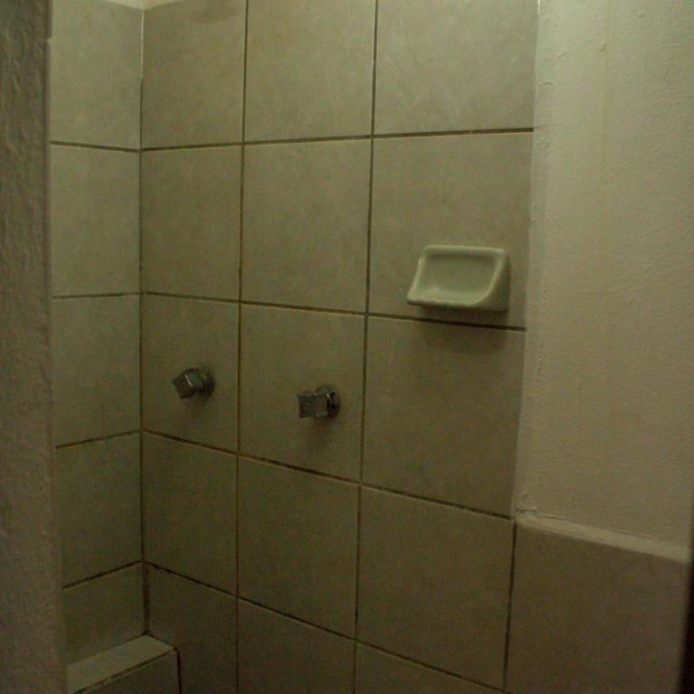 Shalom Backpacker Hostel - Habitación Triple con baño - 7