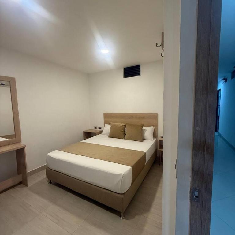 Hotel Villa Real, Medellin,Laureles,Estadio,Turismocolombia-fit - Habitación Doble con baño privado - 1
