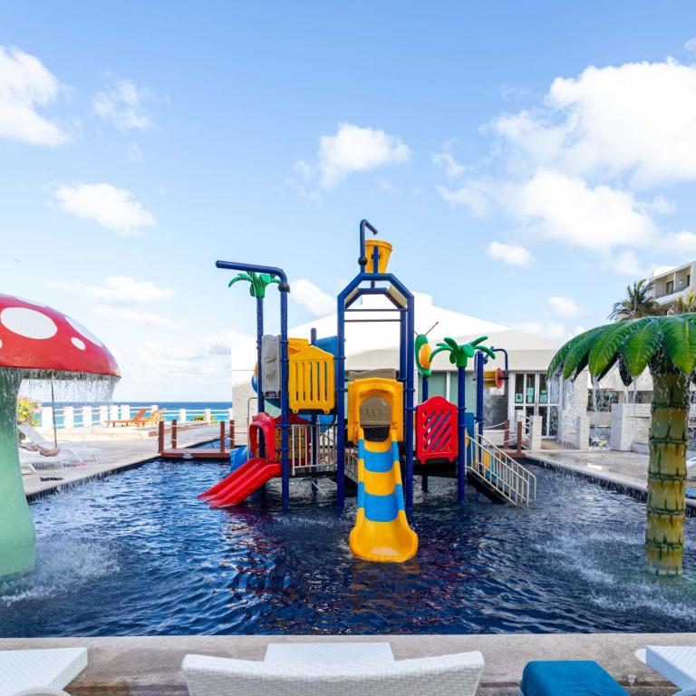 Acceso Directo Playa, Zona Hotelera, Piscina, AC - Two-Bedroom Apartment - 23
