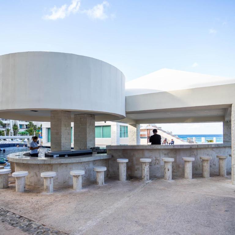 Acceso Directo Playa, Zona Hotelera, Piscina, AC - Two-Bedroom Apartment - 52