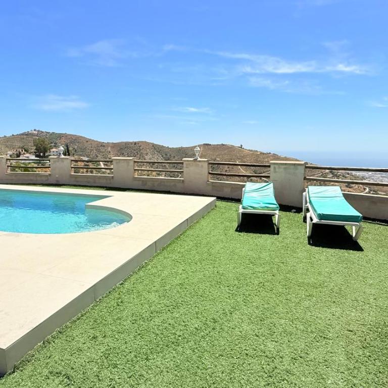 LA CASA ROJA Casa privada con piscina y vistas Zona Torrox - Chalet de 3 dormitorios - 37
