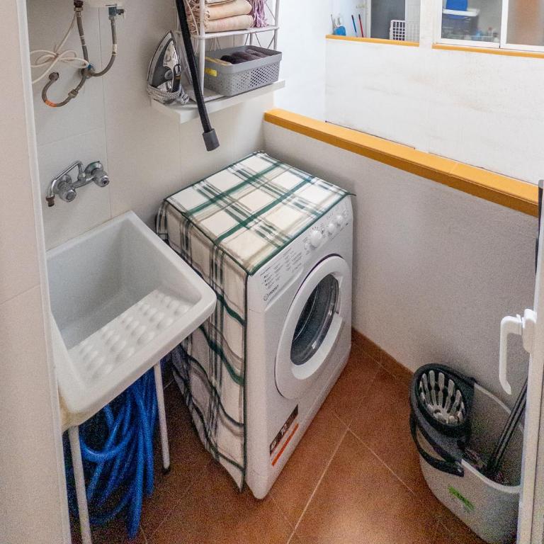 Apartamento ROSA del MAR Playas de Vera Ático en Primera Línea de Playa Piscina al Aire Libre Aparcamiento Gratuito WiFi Muy Rápido Acogedor con Calefacción - Appartement 2 Chambres - 14