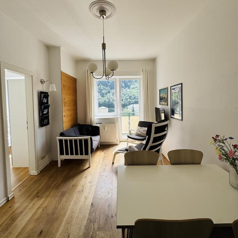 Cozy apartment with VIEWS - Two-Bedroom Apartment - 3