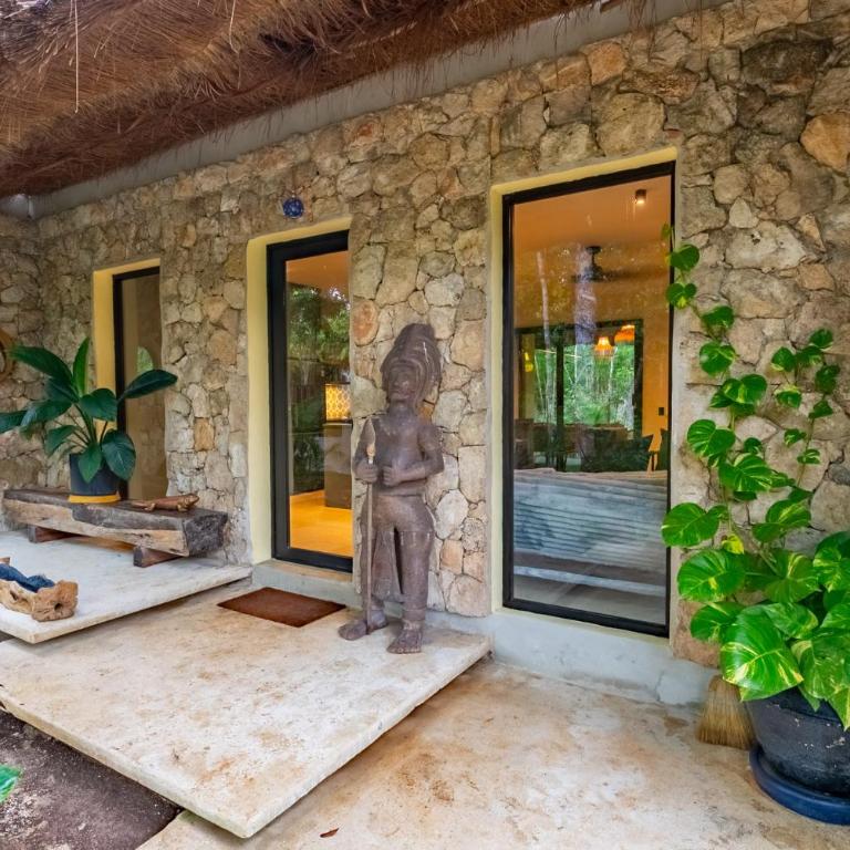 La Cueva de Piedra - Three-Bedroom Villa - 73