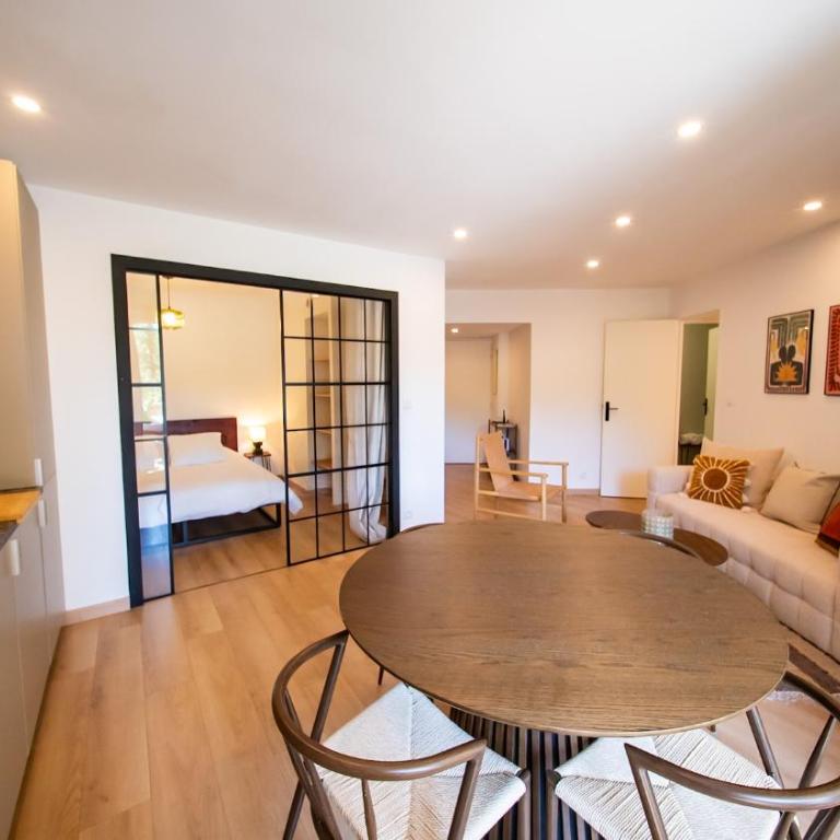Charmant appartement proche mer - centre ville - Two-Bedroom Apartment with Terrace - 3