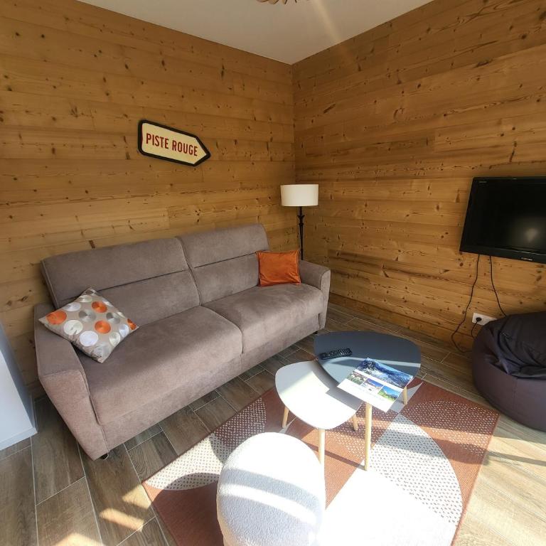 Bel appartement Chaberton avec parking couvert - Apartment mit 2 Schlafzimmern und Bergblick - 2