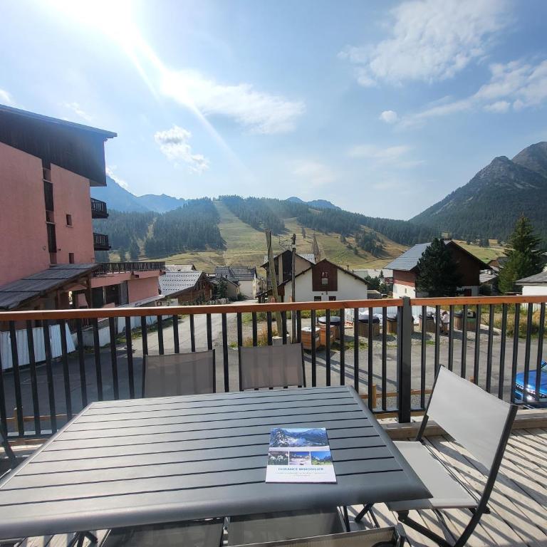 Bel appartement Chaberton avec parking couvert - Apartment mit 2 Schlafzimmern und Bergblick - 3