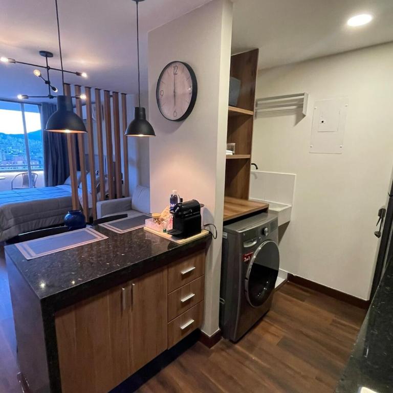 Premium Studio near Oviedo Mall, El Poblado- Balcony, AC & Fast WiFi - Studio with Balcony - 6
