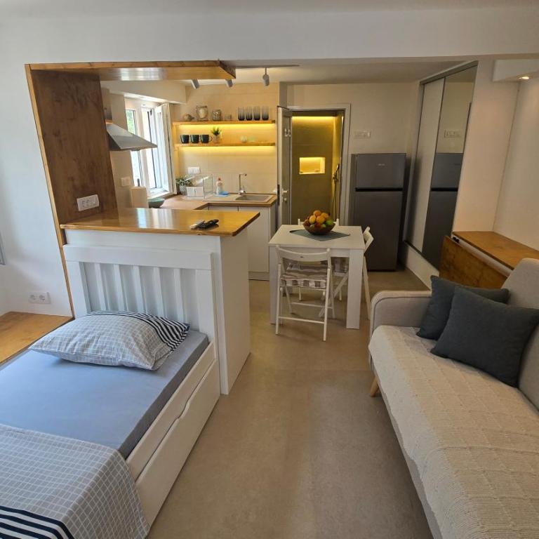 The Underdeck - One-Bedroom Apartment - 7