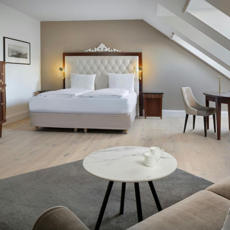 Arabella Jagdhof Resort am Fuschlsee, a Tribute Portfolio Hotel - Superior Suite mit Kingsize-Bett, Schlafsofa und Gartenblick - 2