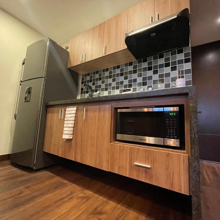 Premium Studio near Oviedo Mall, El Poblado- Balcony, AC & Fast WiFi - Studio with Balcony - 5