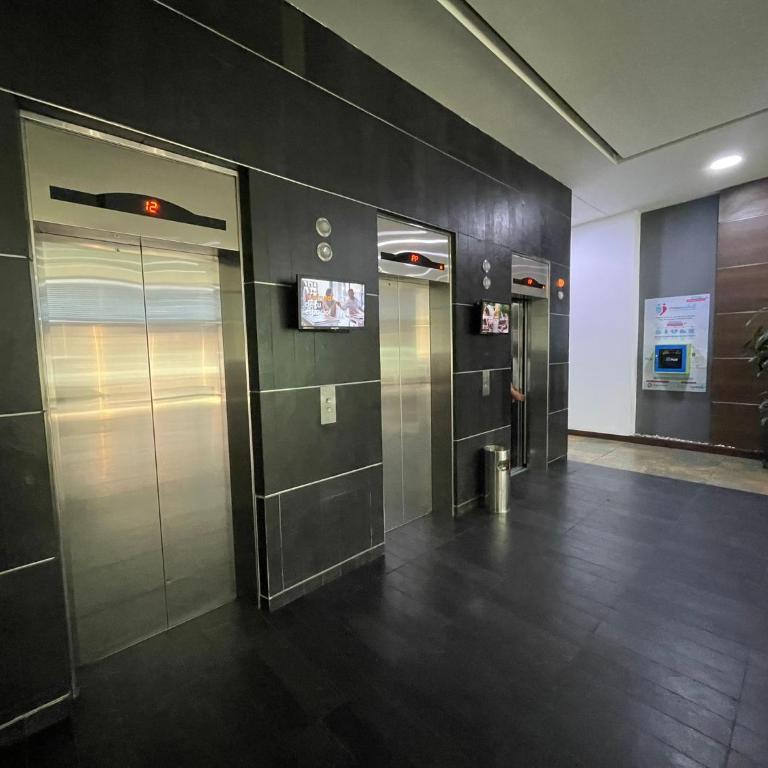 Premium Studio near Oviedo Mall, El Poblado- Balcony, AC & Fast WiFi - Studio with Balcony - 15