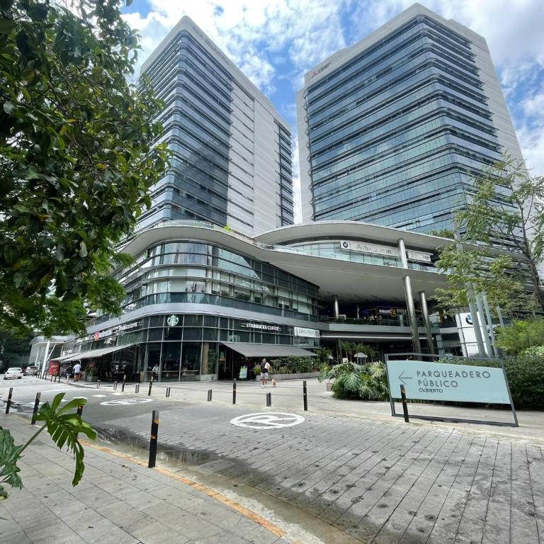Premium Studio near Oviedo Mall, El Poblado- Balcony, AC & Fast WiFi - Studio with Balcony - 18