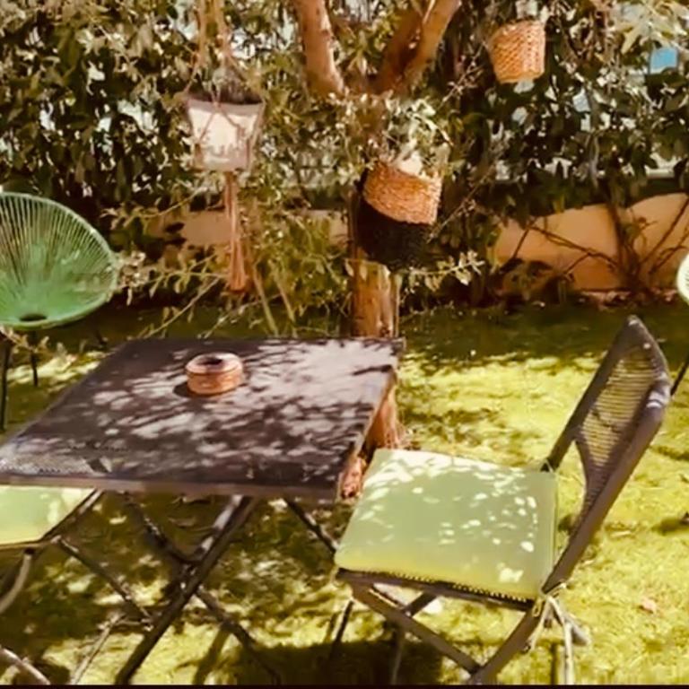 Magnifique studio avec terrasse et jardin - Appartement 2 Chambres - 19