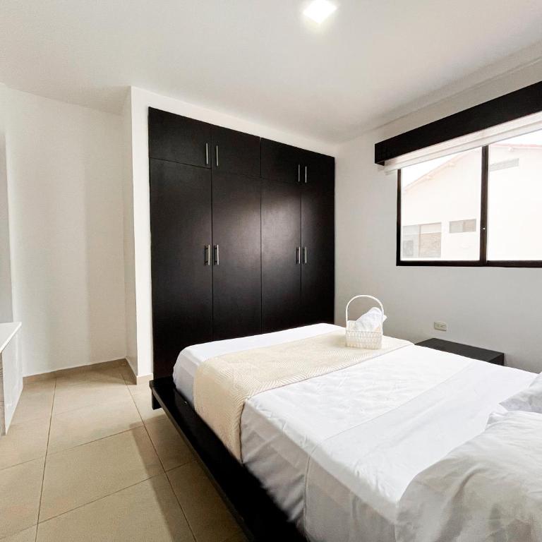 Casa con Piscina Privada, Asadero Bbq y 4 cuartos en Guayaquil - Villa - 32