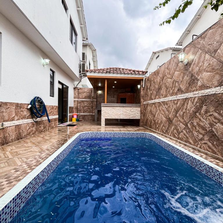 Casa con Piscina Privada, Asadero Bbq y 4 cuartos en Guayaquil - Villa - 23