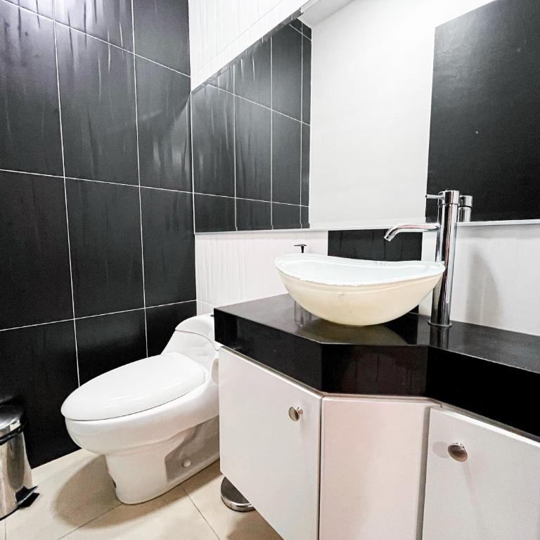 Casa con Piscina Privada, Asadero Bbq y 4 cuartos en Guayaquil - Villa - 36