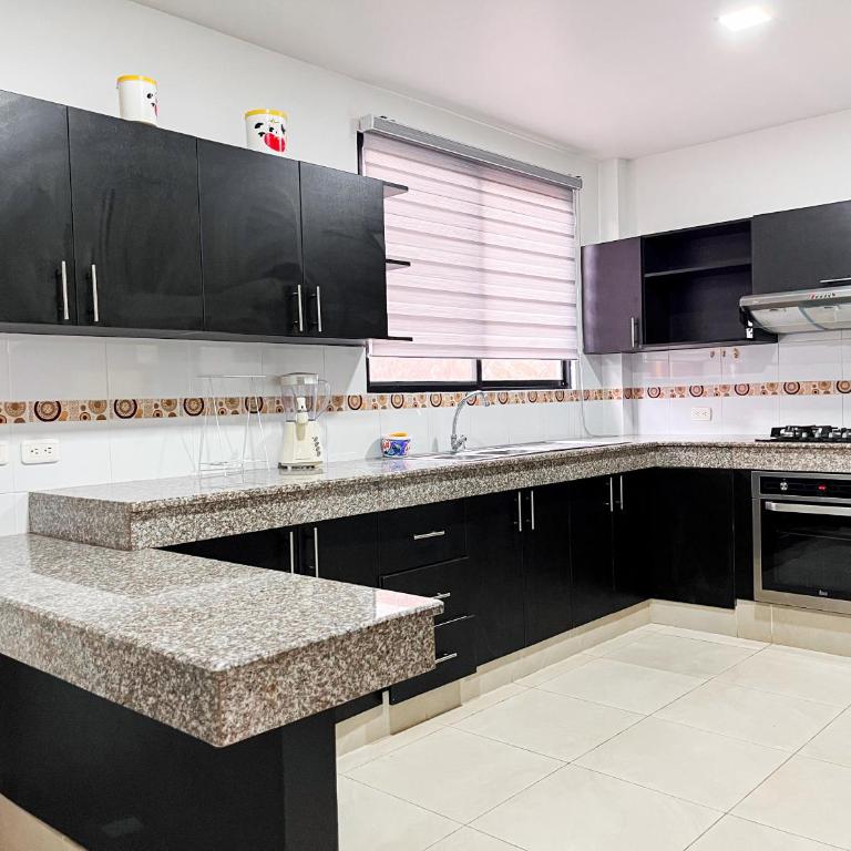 Casa con Piscina Privada, Asadero Bbq y 4 cuartos en Guayaquil - Villa - 64