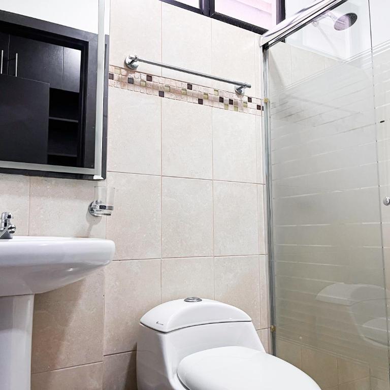 Casa con Piscina Privada, Asadero Bbq y 4 cuartos en Guayaquil - Villa - 67