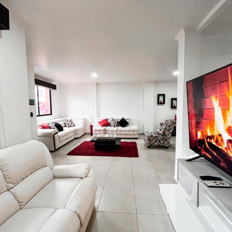 Casa con Piscina Privada, Asadero Bbq y 4 cuartos en Guayaquil - Villa - 3