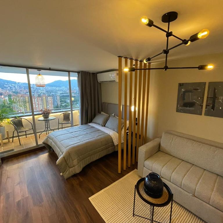 Premium Studio near Oviedo Mall, El Poblado- Balcony, AC & Fast WiFi - Studio with Balcony - 3