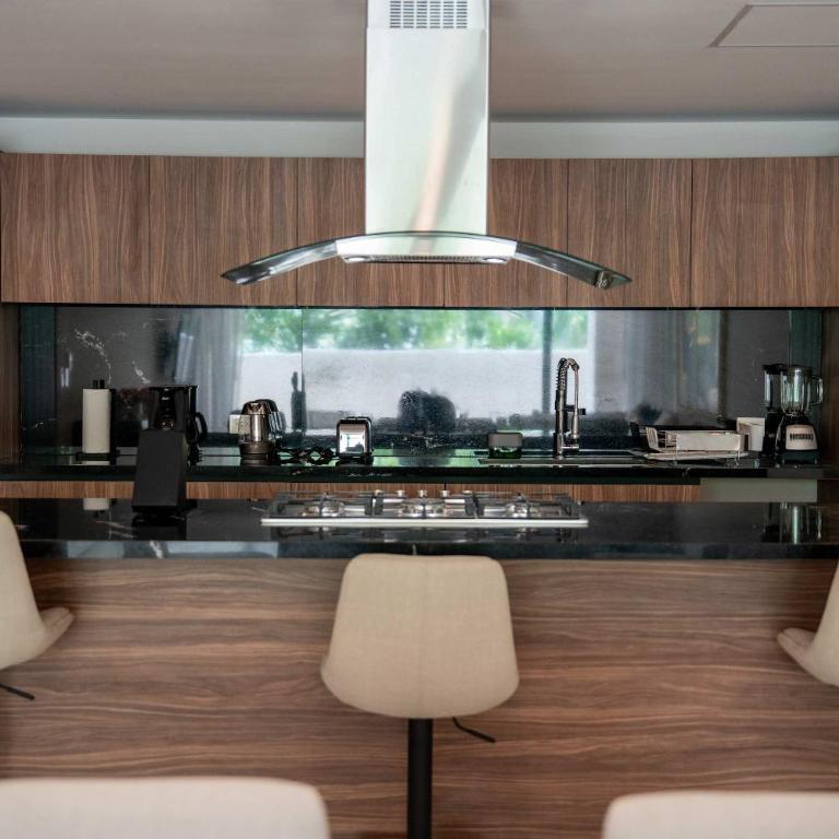 Modern Apartment with Marina & Beach Access - Apartamento - 21