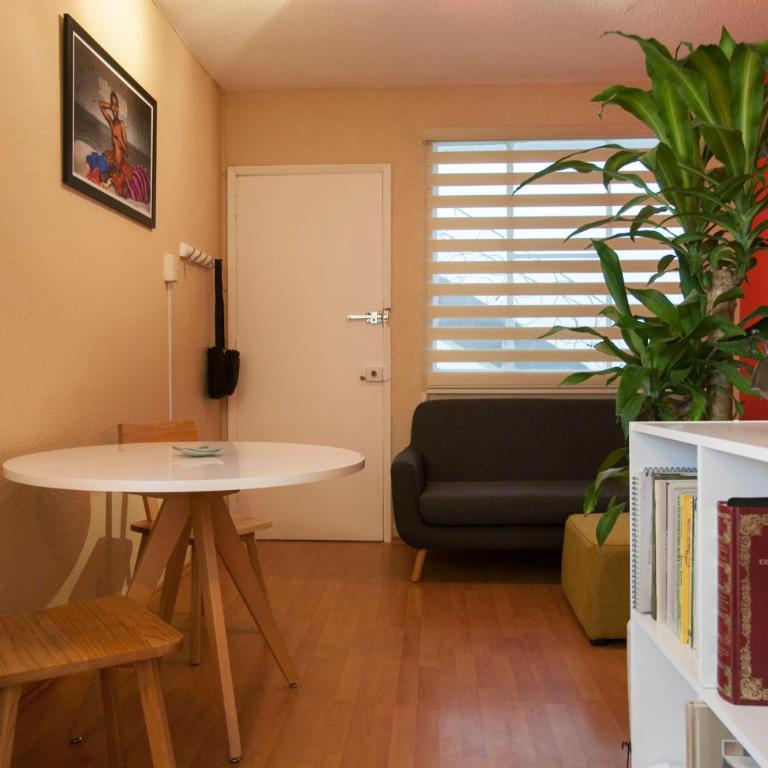 Cozy apartment in downtown - Two-Bedroom Apartment - 5