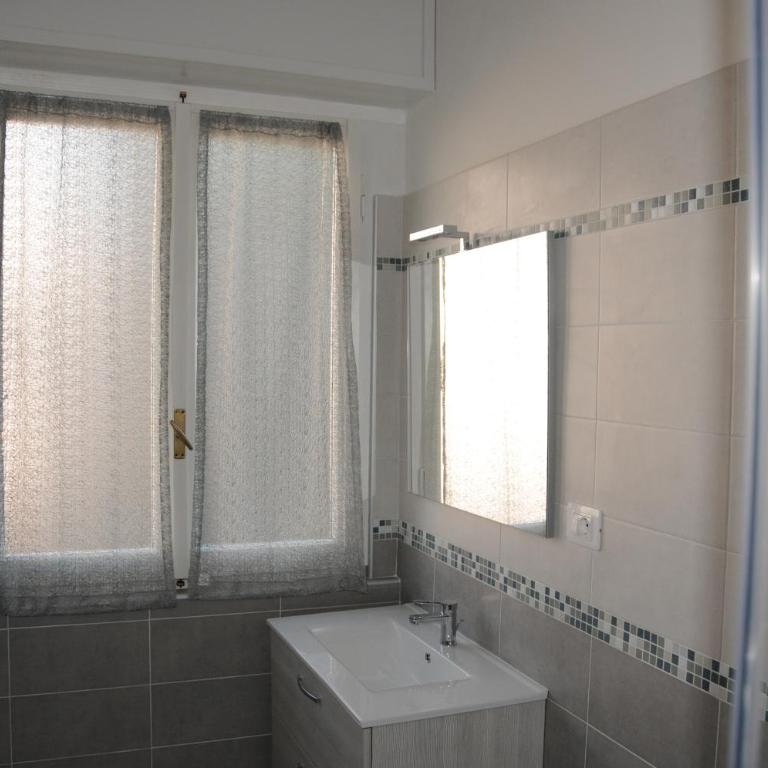 Affittacamere La Perla - Camera Matrimoniale con Bagno Privato - 8