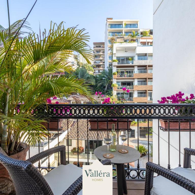 Pier 57, Tropical Modern, Artisan Design - Two-Bedroom Apartment with Mountain View - 8