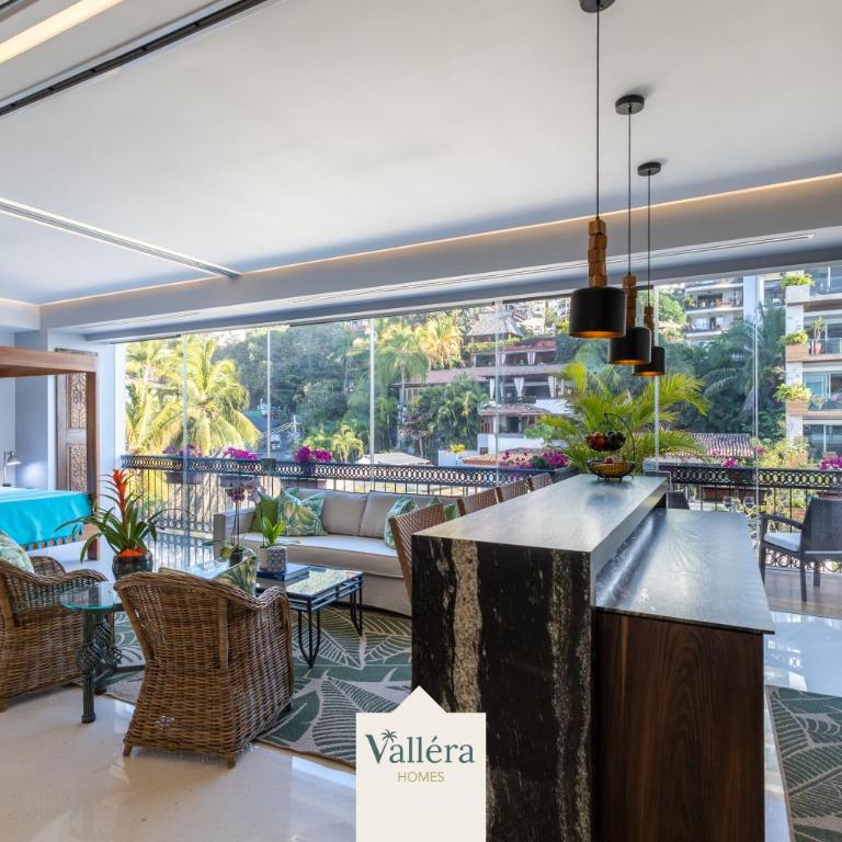 Pier 57, Tropical Modern, Artisan Design - Two-Bedroom Apartment with Mountain View - 12