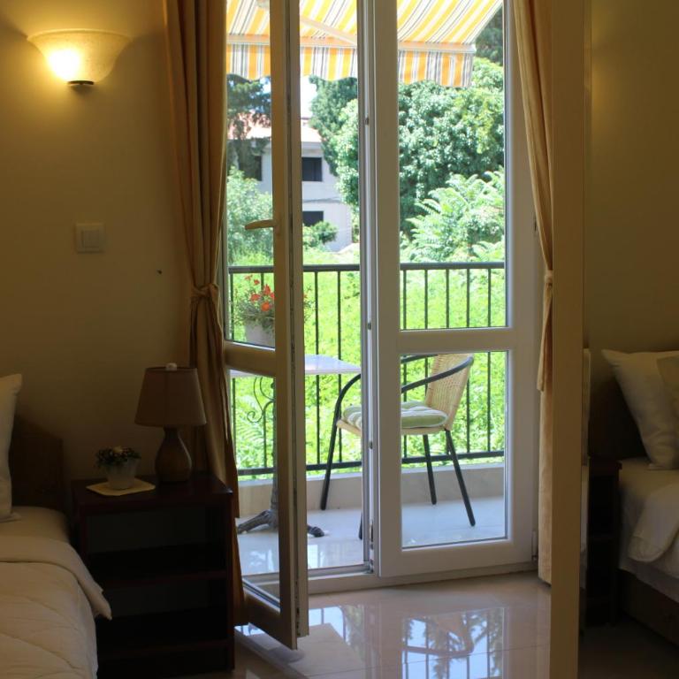 Swiss Residence Montenegro - Double Room with Balcony and Side Sea View - 5