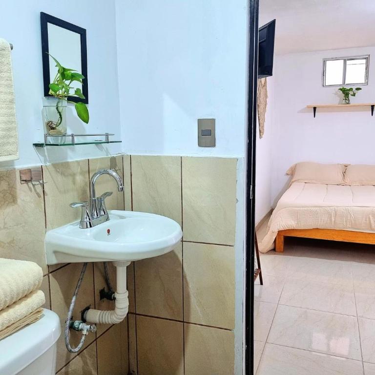 Pequeño Estudio con Encanto - One-Bedroom Apartment - 3