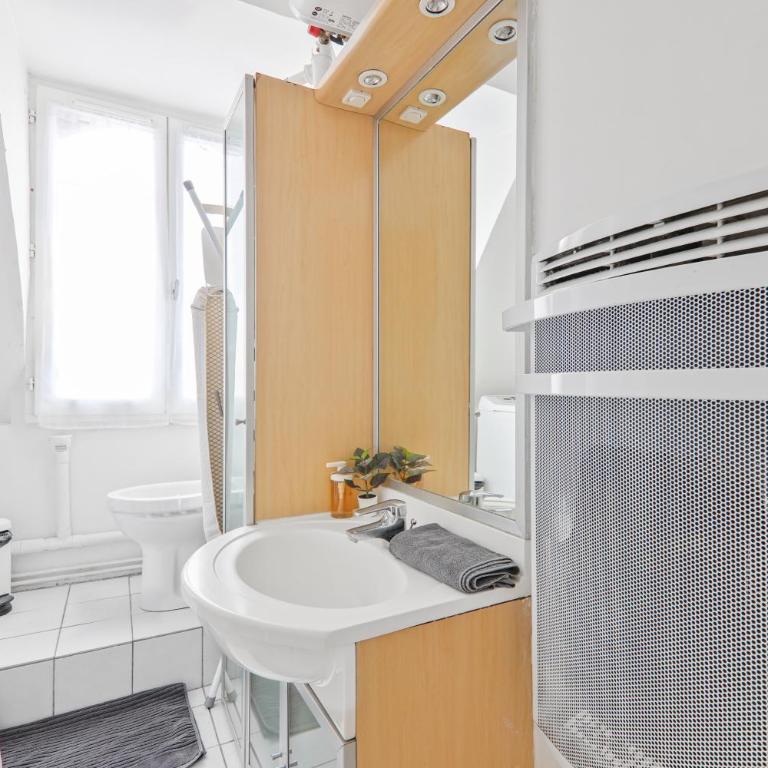 Center of Paris Luxurious Studio Apartment Free NetFlix - Studio - 11