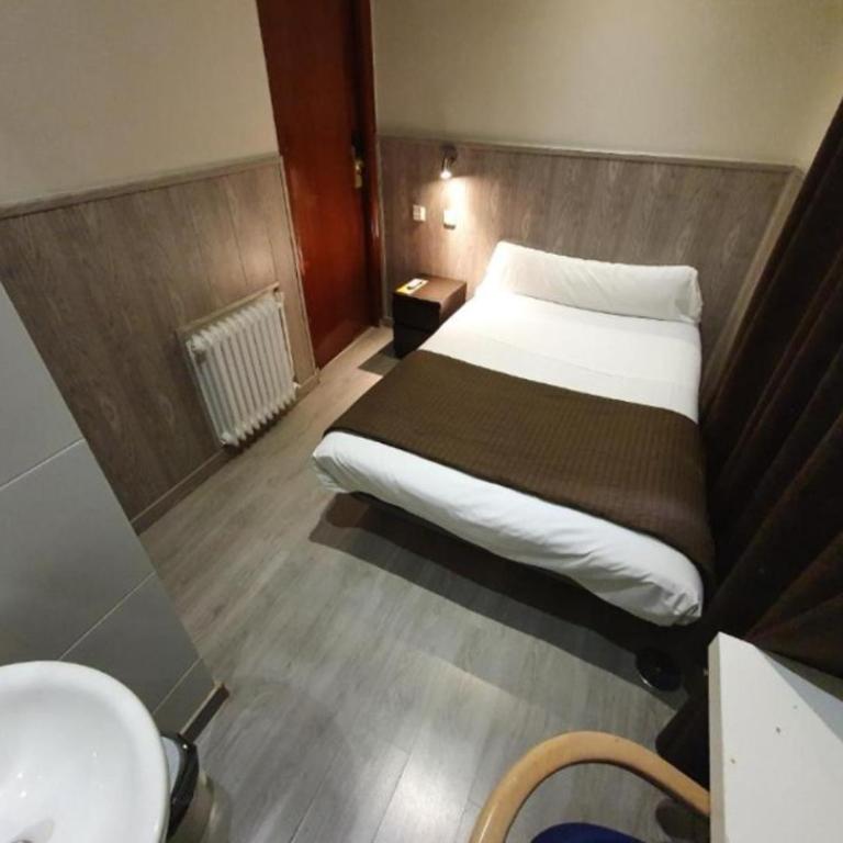 Plaza Dort Rooms I - Habitación Individual con baño compartido - 1