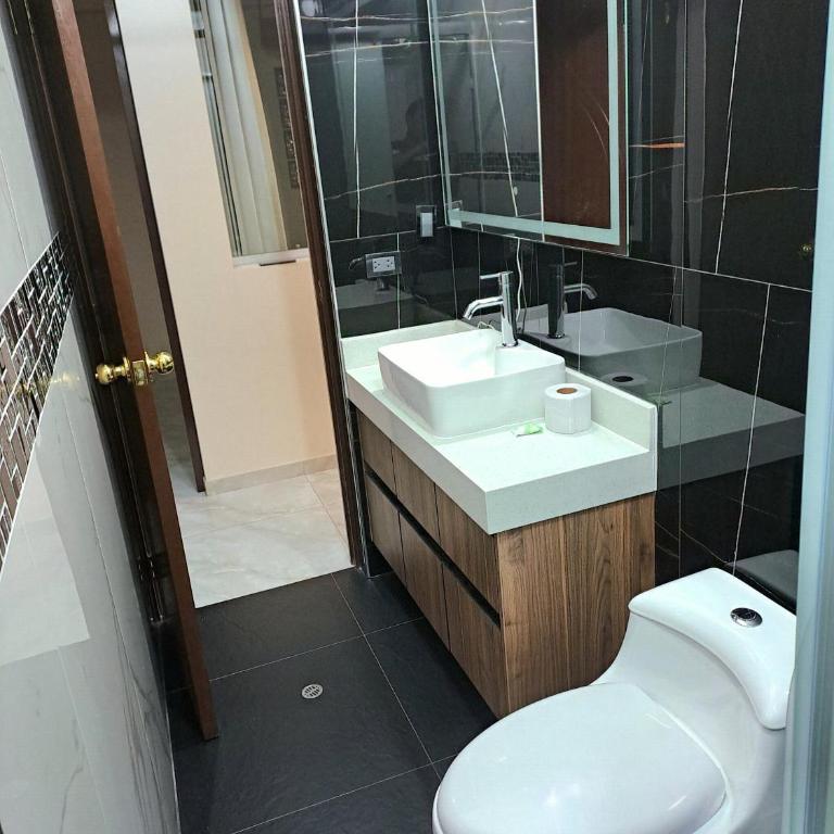 Amplio, Centrico y moderno departamento de 3 habitaciones-401 - Three-Bedroom Apartment - 6