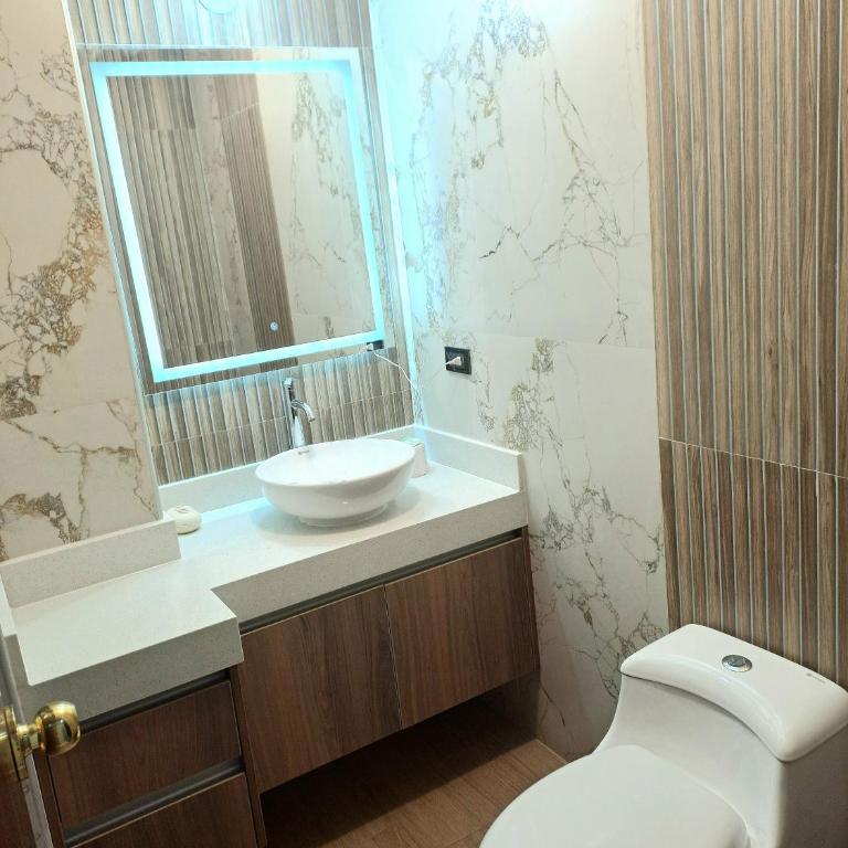 Amplio, Centrico y moderno departamento de 3 habitaciones-401 - Three-Bedroom Apartment - 11