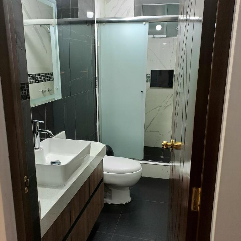 Amplio, Centrico y moderno departamento de 3 habitaciones-401 - Three-Bedroom Apartment - 12