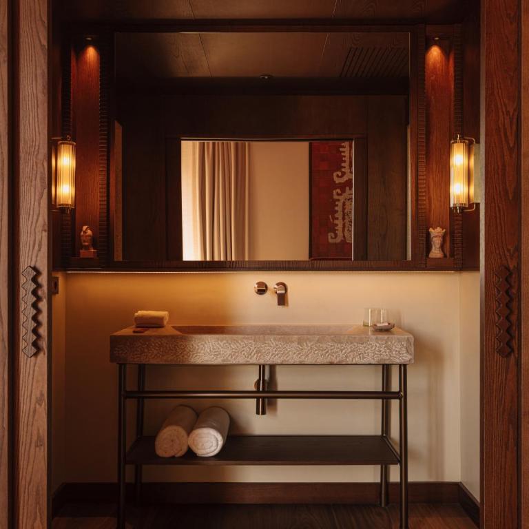 Palacio De Godoy Caceres, Curio Collection By Hilton - King Room with Balcony and Spa Access - Merida - 2