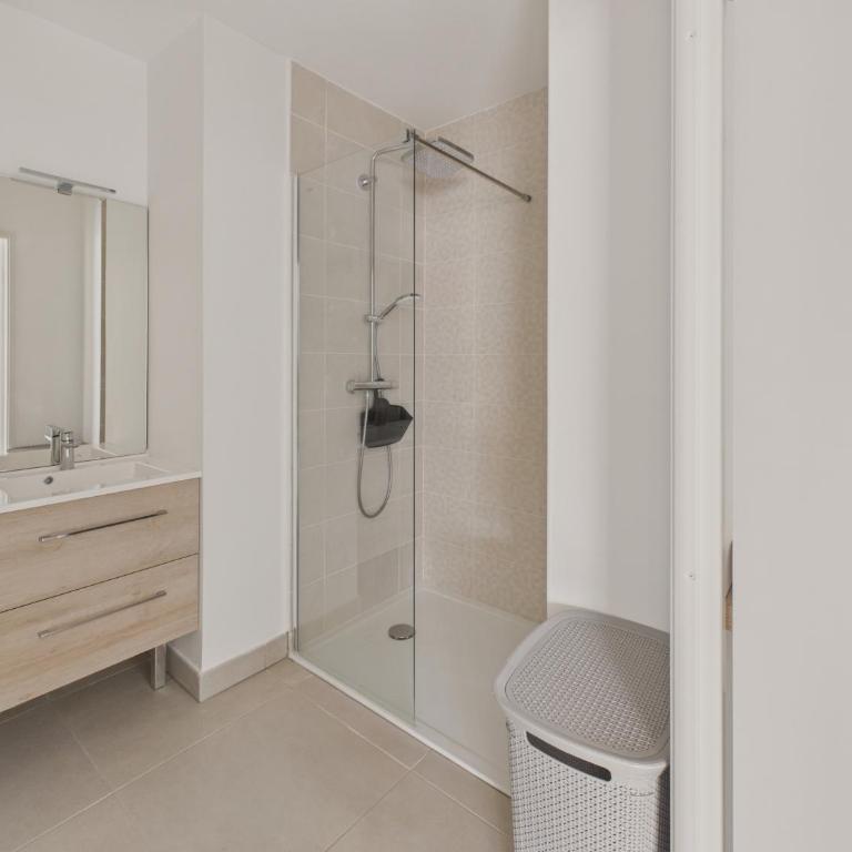 Plein centre - Appart pour 6 avec balcon - Apartment - 13