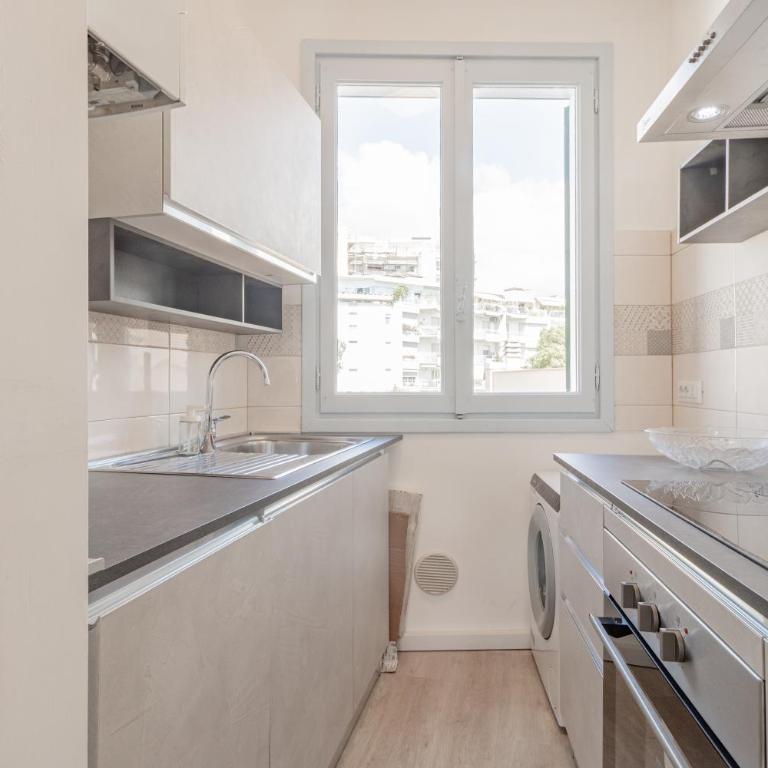 H11 A CASA DI CATE Sanremo - Spiagge - Appartamento con 1 Camera da Letto con Balcone e Vista Città - 4
