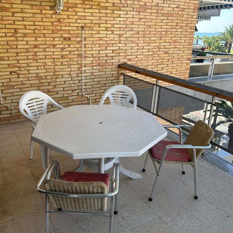 Playalmud-Apartment in La Pineda - Two-Bedroom Apartment with Terrace and Sea View - 4