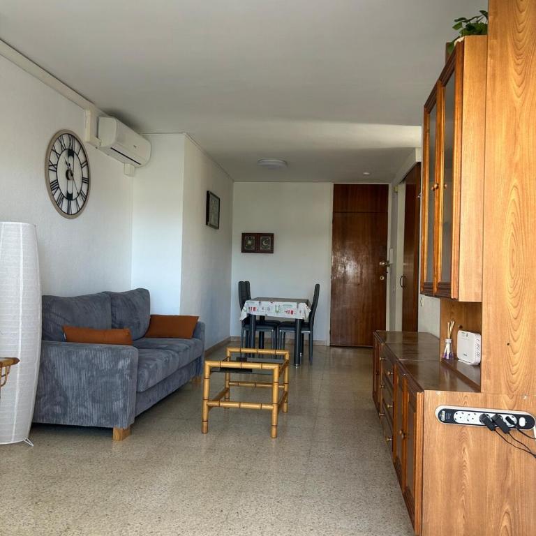 Playalmud-Apartment in La Pineda - Two-Bedroom Apartment with Terrace and Sea View - 11