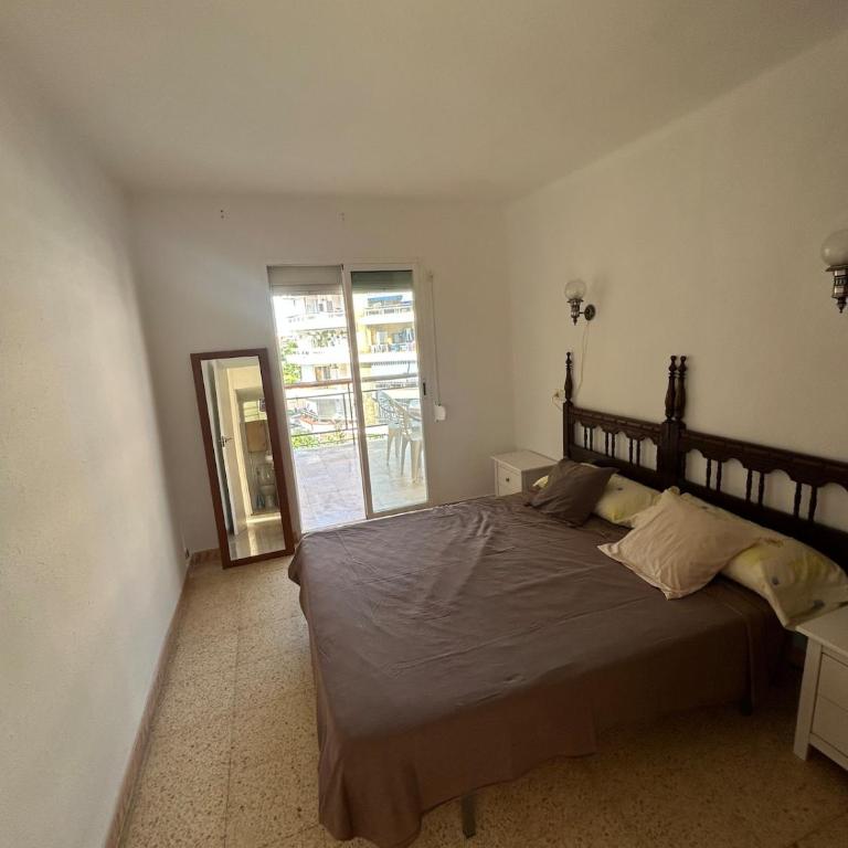 Playalmud-Apartment in La Pineda - Two-Bedroom Apartment with Terrace and Sea View - 17
