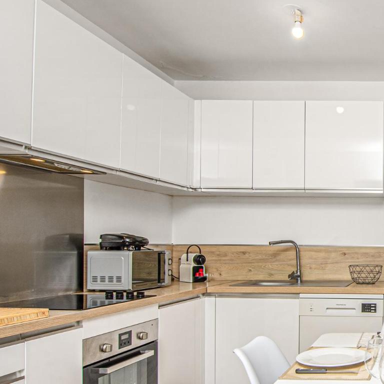 Ensoleillé et Spacieux - Jardin - Parking - ED - Appartement 2 Chambres - 12