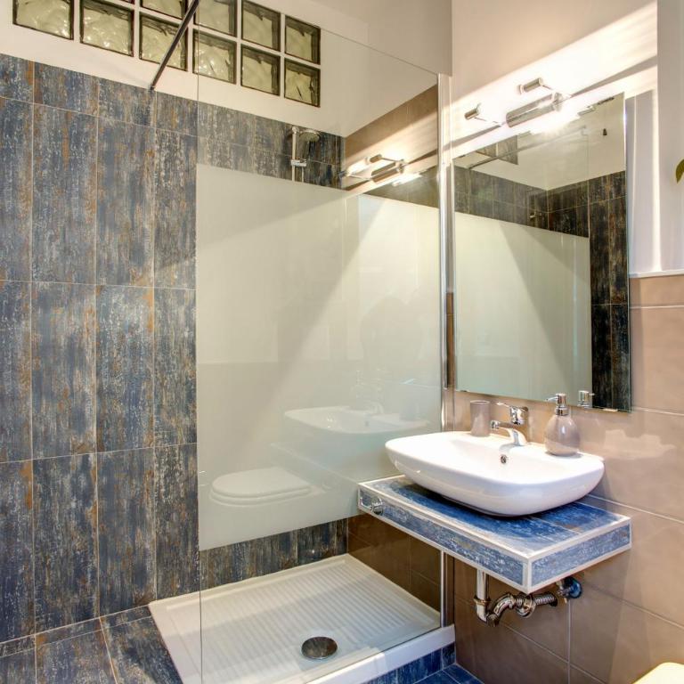 Vatican Rooms Cipro - Camera Matrimoniale/Doppia con Letti Singoli con Bagno Privato - 5