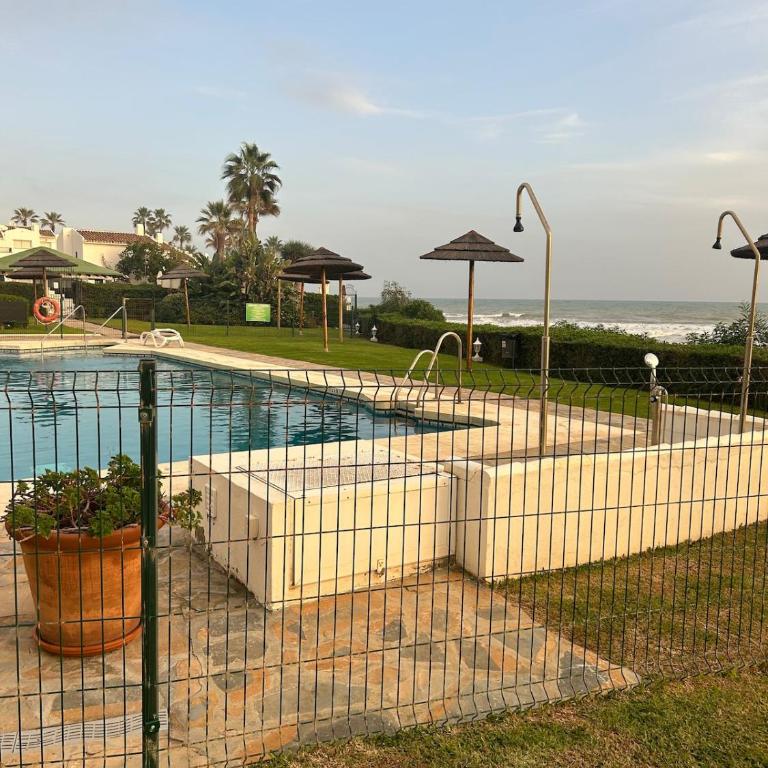 Escapada frente al mar con piscina y parking - Apartamento de 1 dormitorio - 5