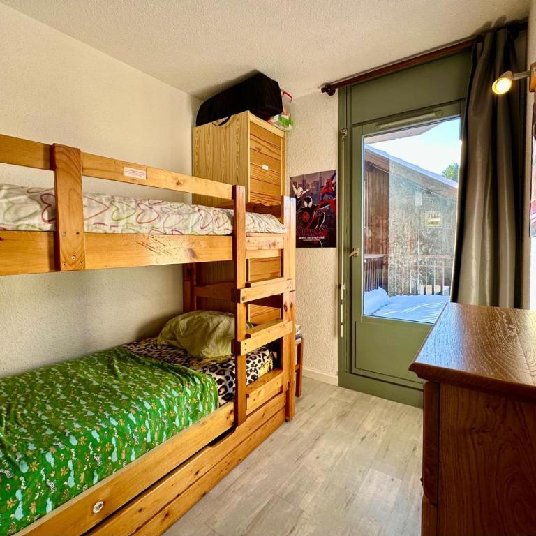 Edelweiss Résidence plein centre de la station rez de chaussée 50 m des navettes gratuites belle terrasse et grand parking privé en sous sol - Apartment mit Terrasse - 3